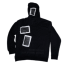 Textura suave de fleece en un buzo negro Cactus Man con diseño gráfico. Estilo canguro con capucha, disponible en TopStore.