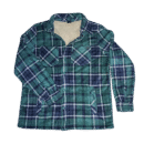 🌲 Campera tipo buzo Hurley para hombre con estampado de cuadrillé verde, blanco y negro. Interior completamente forrado en corderito ultra suave. Cierre frontal con botones broches verdes.