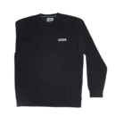👕 Buzo Vissla negro de tela suave. Estampa frontal pequeña "Vissla" blanca. Estampa trasera grande "Vissla" blanca con dibujo de playa, mar y montaña. Cuello redondo.