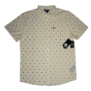 👕 Camisa de manga corta para hombre marca Volcom modelo Warbler SS Woven color blanco marfil con estampado del doble rombo de Volcom en azul y negro. Cuello abotonado, cierre frontal con botones y bolsillo en el pecho con etiqueta del logo. Confeccionada en algodón