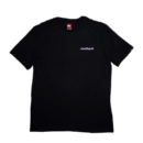 👕 Remera negra de corte estándar para hombre marca Quiksilver. Pequeño logo de firma en el pecho y gran estampa en la espalda de un surfista volando sobre una ola en colores uva, amarillo y azul