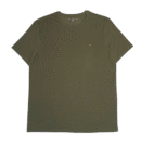 👕 Remera de manga corta para hombre marca Tommy Hilfiger color verde militar lisa. Confeccionada en algodón 100%. Cuello redondo y logo de la marca bordado en el lado izquierdo del pecho. Corte regular