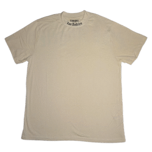 👕 Remera beige de manga corta para hombre marca Seven Souls. Estampa "Los Angeles" en tipografía gótica en espalda y cuello con "SEVEN SOULS"