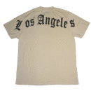 👕 Remera beige de manga corta para hombre marca Seven Souls. Estampa "Los Angeles" en tipografía gótica en espalda y cuello con "SEVEN SOULS"