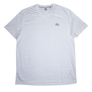 👕 Remera blanca de corte atlético para hombre marca Quiksilver con tecnología Dry Flight. Pequeño logo de la ola y la montaña en el lado izquierdo del pecho. Ideal para deportes y climas cálidos