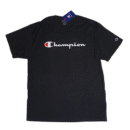 👕 Remera negra de corte clásico para hombre marca Champion Authentic Athleticwear. Logo "Champion" en cursiva blanco con detalle "C" roja en el pecho y logo "C" roja bordada en la manga