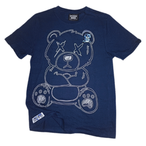 👕 Remera azul de manga corta para hombre marca Super Massion. Bordado de oso con ojos en "X" en el pecho. Estampa "Certified Legend" en la espalda