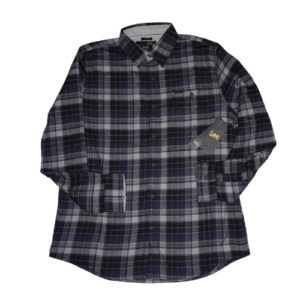 Camisa de hombre Lee Regular Fit de manga larga con patrón de cuadros en tonos azul, gris y negro. Etiqueta de la marca Lee en el bolsillo del pecho. Tejido grueso con apariencia de franela o lana