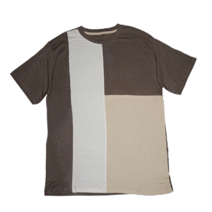 👕 Remera de manga corta para hombre marca Public Supply NYC con diseño de bloques de color asimétricos en tonos taupe, blanco, crema y marrón. Confeccionada en algodón 100%. Cuello redondo simple. Estilo urbano moderno
