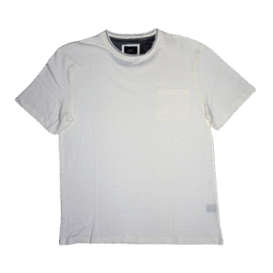 👕 Remera de manga corta para hombre marca MBX Casual Knits Premium Goods color crudo marfil con textura de tejido. Cuello redondo con detalle de una fina línea gris y bolsillo de parche en el lado izquierdo del pecho