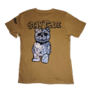 👕 Remera color khaki de manga corta para hombre marca CR24. Parche bordado de oso en el pecho. Estampa grande de oso y leyenda "STAY TRUE" en la espalda