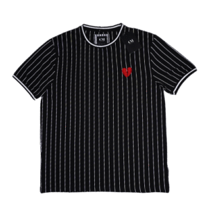 👕 Remera negra con rayas verticales blancas de manga corta para hombre marca Cactus Man "Ricky Singh Textured Knit". Confeccionada en algodón texturizado. Corazón rojo bordado "roto" en el lado izquierdo del pecho. Cuello redondo y bordes de mangas en color blanco