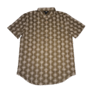 👕 Camisa de manga corta para hombre marca Billabong modelo Chase SS color verde marronado con estampado geométrico de inspiración étnica en blanco. Cuello abotonado, cierre frontal con botones y bolsillo en el pecho con etiqueta del logo. Confeccionada en algodón